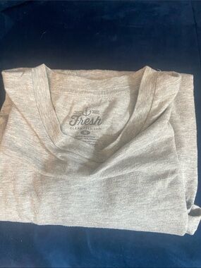 Fresh Clean Tees Men's Short Sleeve Crew Neck T-Shirt - Light Gray